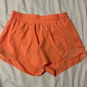 Lululemon hottie hots in sunny coral size 6- 4inch